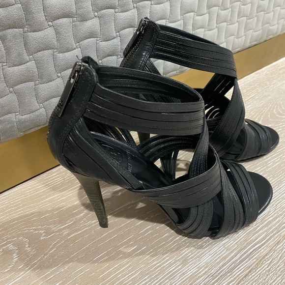 Black Tory Burch Heels 👠 Size 7.5 - Picture 2 of 6